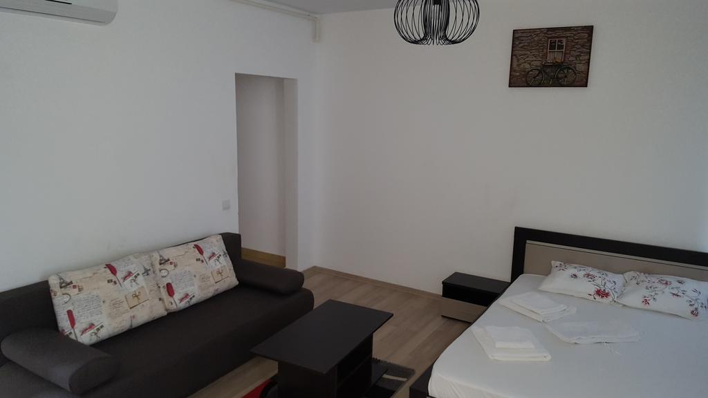Garsoniere Dinu Apartment บูคาเรสต์ ภายนอก รูปภาพ